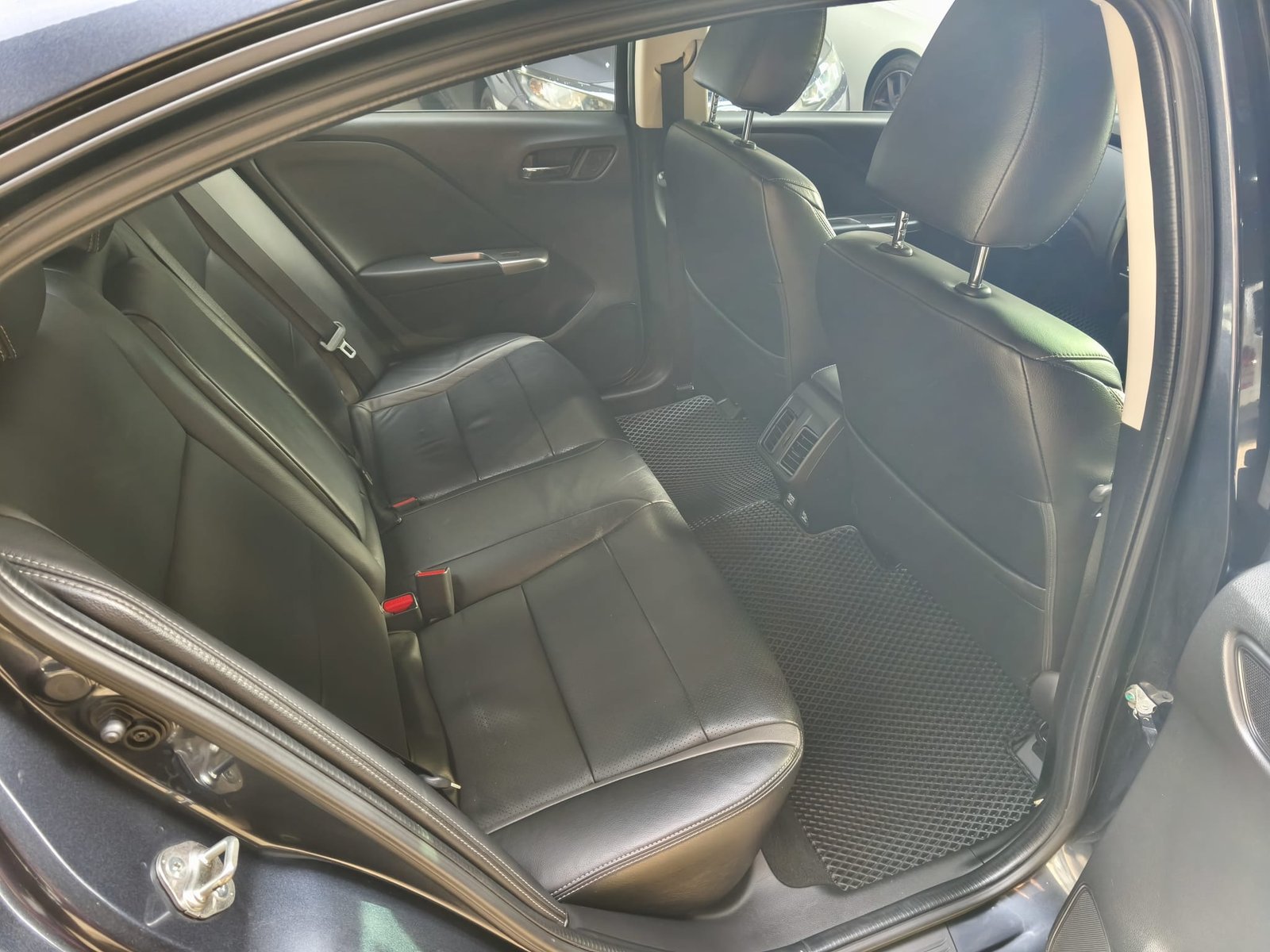 Honda City 1.5 SV photo 8